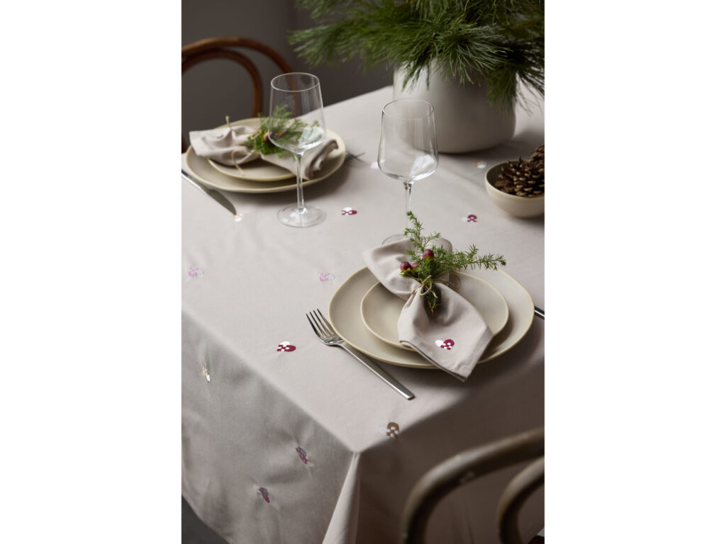 Juledug 140x220 Christmas Hearts Embroidery Rose