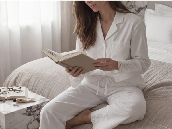 Pyjamas S/M Weekend Stories  Suite One White