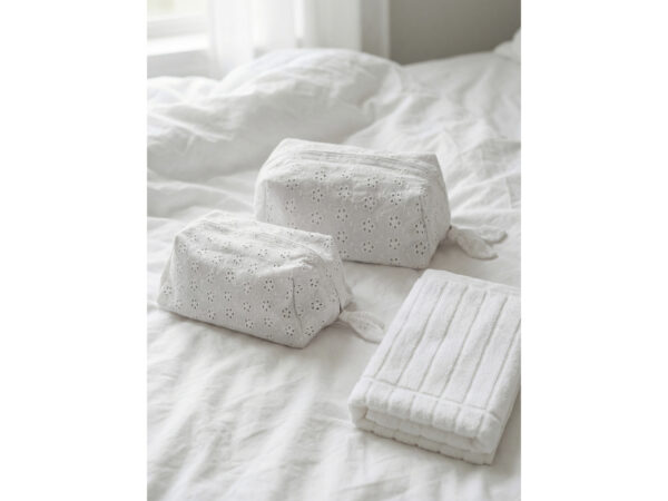 Kosmetikpung Weekend Stories  Suite One White