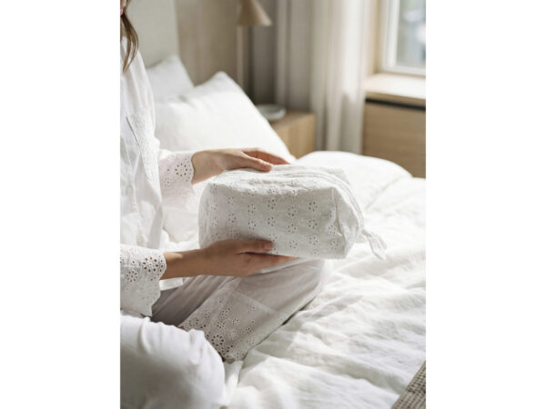 Kosmetikpung Weekend Stories  Suite One White