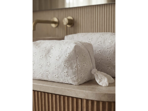 Kosmetikpung Weekend Stories  Suite One White
