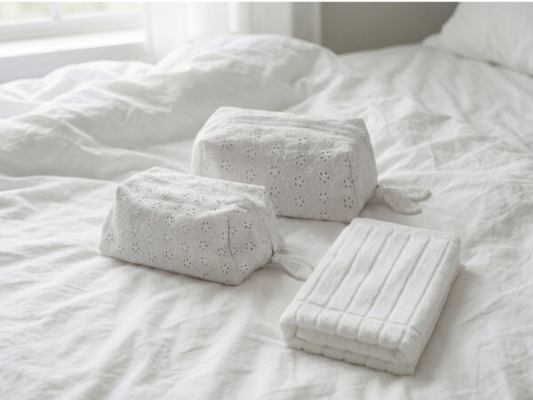 Kosmetikpung Weekend Stories  Suite One White