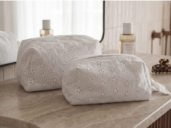 Kosmetikpung Weekend Stories  Suite One White